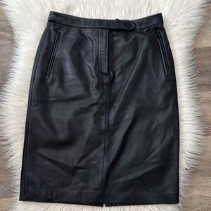 HUGO BUSCATI Elegant Black Leather Skirt